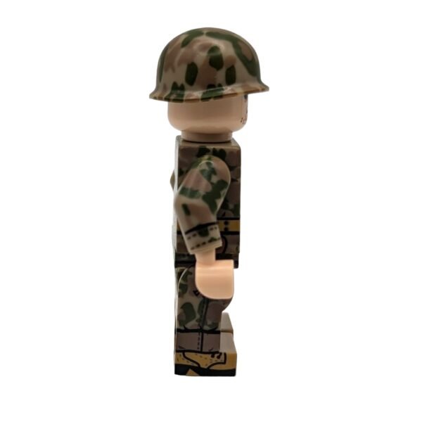 US Marine Corps full 'Frog skin' Camo Soldier Brick minifigure side view
