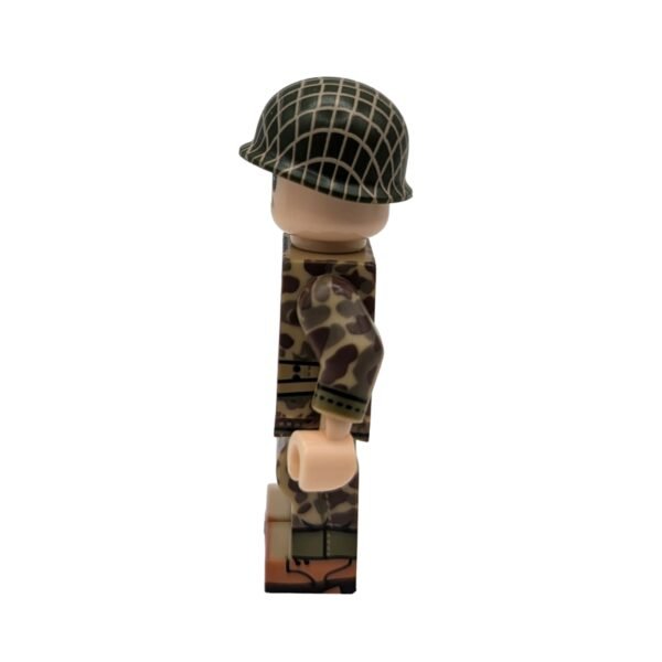 US Marine Corps Frogskin Camo Variant 2 Soldier brick minifigure side view
